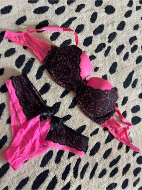 RARE LIKE NEW VICTORIAS SECRET VERY SEXY LINE !!!! RARE SET BRA 36D panty M mesh